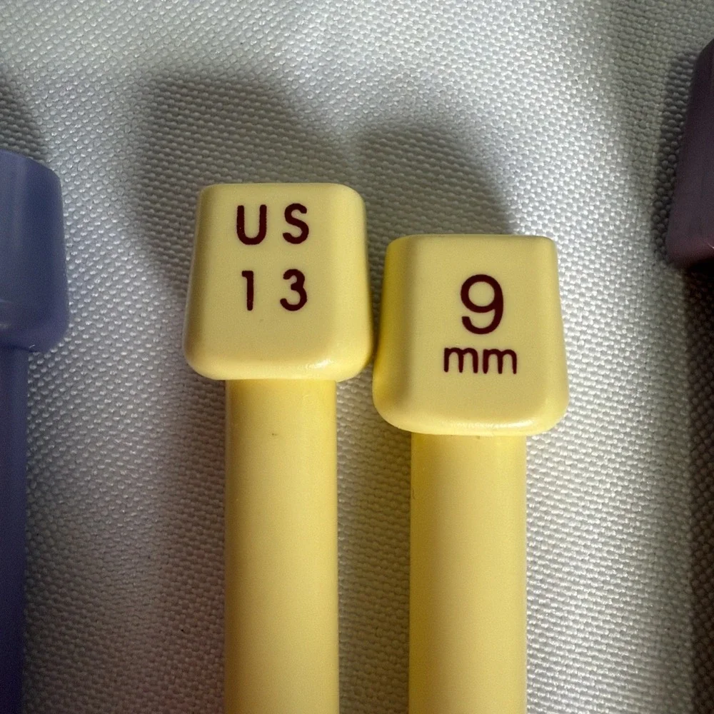 4 Pair VINTAGE JUMBO KNITTING NEEDLES US 10.5 6.5mm; US 13 9mm; US 17 12mm